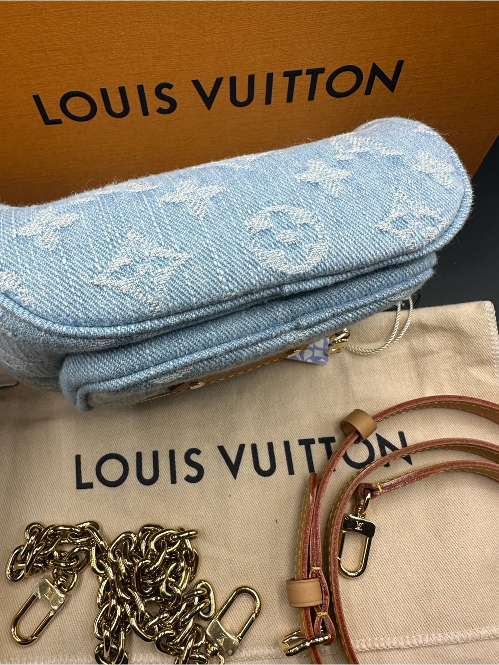 Louis Vuitton Denim mini bumbag - Picture 8 of 13
